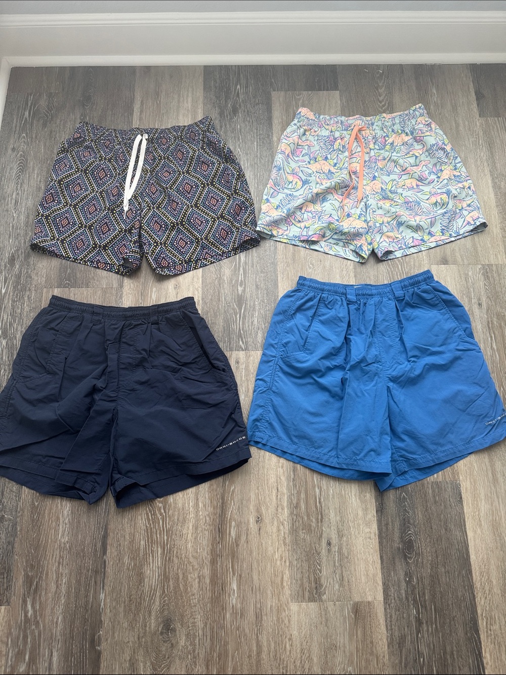 2 Chubbies Medium 5.5inch inseam and 2 Columbia Swimsuits Men's small